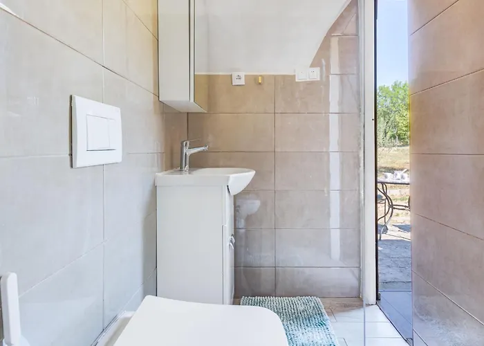 בית נופש Little Castle By Interhome