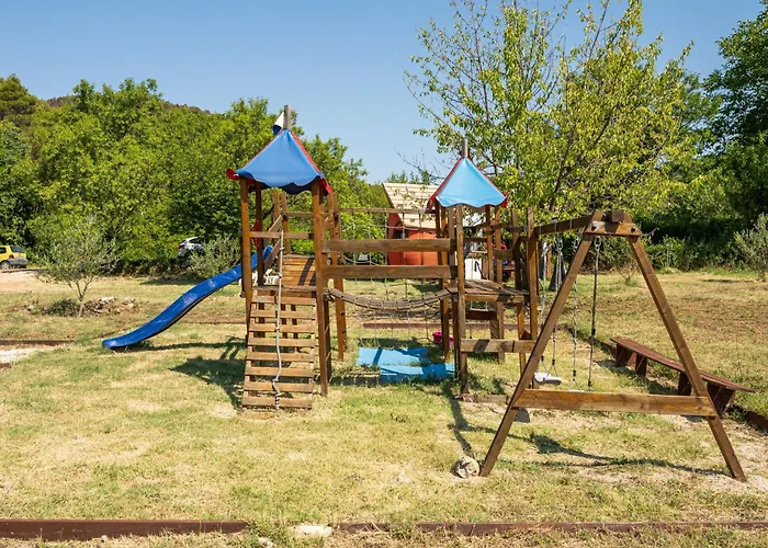 בית נופש Little Castle By Interhome